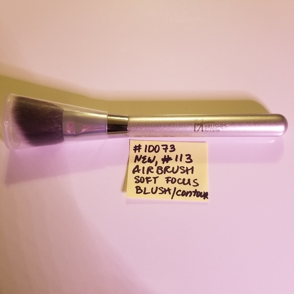 ✅#10073 It Cosmetics #113 Airbrush Soft Focus Blush Contour Silver Brush for Ult - Picture 2 of 7